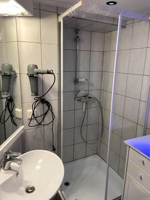 Ferienwohnung Am Brunnenplatz Бад-Зоден-Аллендорф Экстерьер фото